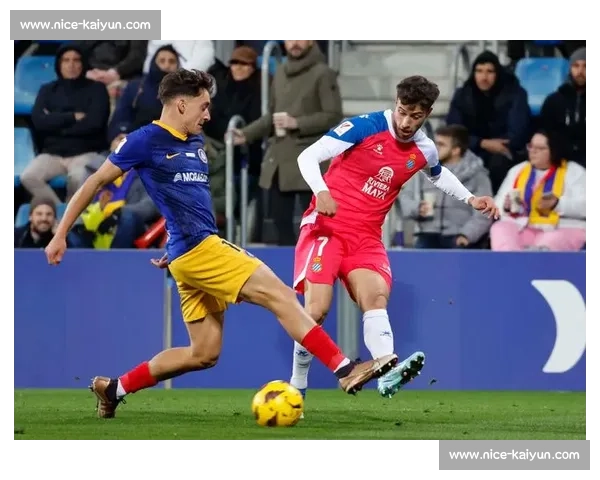 官方：布里安 - 奥利万合同到期离队 西班牙人左后卫开启新征程